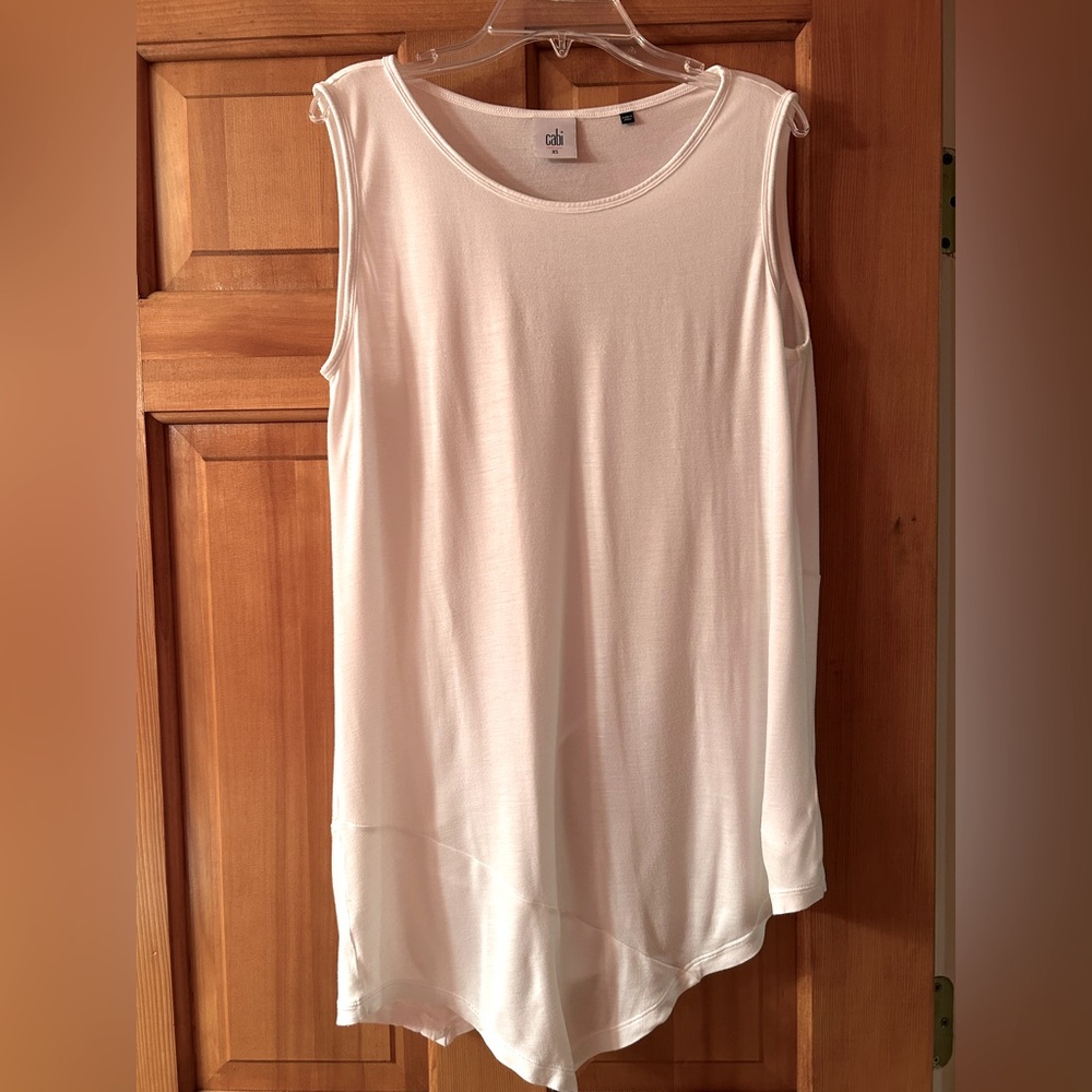 Cabi Off white sleeveless asymmetrical hemline top, XS